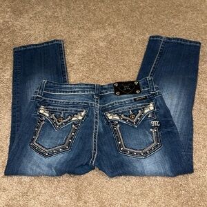 Miss Me Capri Jeans Sz. 29 Thick Stitch  Lightly distressed Pockets. F